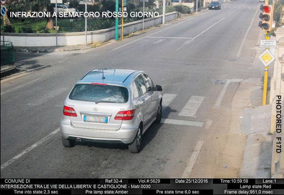 Photored® - Foto 1 infrazione a semaforo rosso giorno