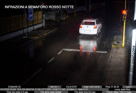 Photored® - Foto 2 infrazione a semaforo rosso notte